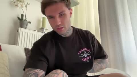 Snapshot of larsskeet chatting on 02.28.26 larsskeet online show from 02.28.26