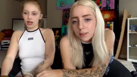 Snapshot of latenightkash chatting on 02.23.26 Roxy blue online show from 02.23.26