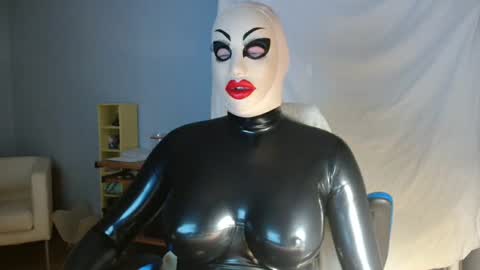 Snapshot of latex_doll_iris chatting on 02.25.25 Latex Doll Iris online show from 02.25.25