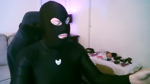 Snapshot of latexminheadroom chatting on 06.22.26 latexminheadroom online show from 06.22.26
