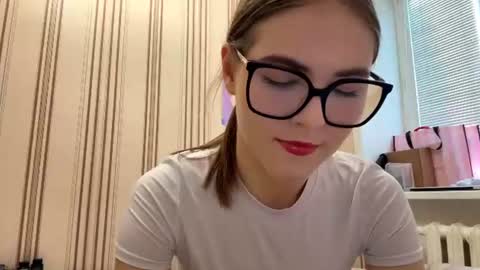 Mia online show from 06.25.26