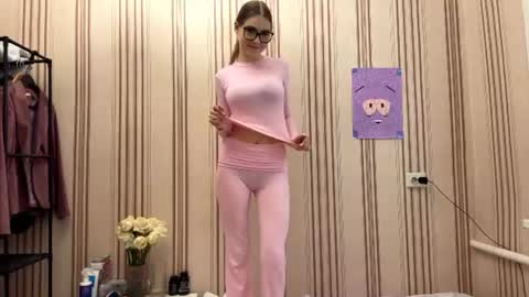 Mia online show from 07.06.26