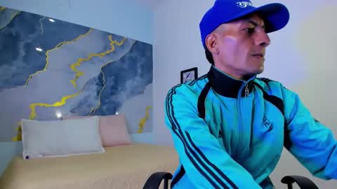 Snapshot of latin_crissex chatting on 10.20.25 crissex  online show from 10.20.25