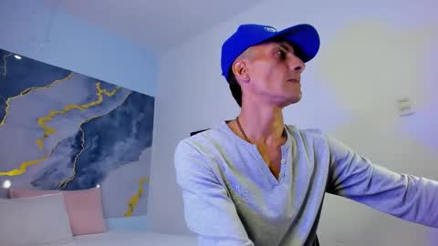 Snapshot of latin_crissex chatting on 10.22.25 crissex  online show from 10.22.25