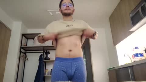 Snapshot of latin_edge chatting on 03.11.25 Latin edge online show from 03.11.25