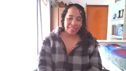 Snapshot of latina_hot84 chatting on 12.16.24 Mercedes online show from 12.16.24