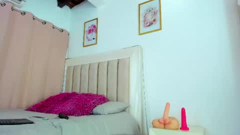 Snapshot of latinabeautifull chatting on 07.19.26 FABIANA online show from 07.19.26