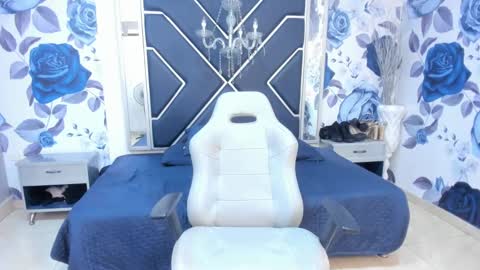 Snapshot of latinaholequeen chatting on 09.22.25 EMMA   online show from 09.22.25