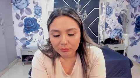 Snapshot of latinaholequeen chatting on 10.06.25 EMMA   online show from 10.06.25