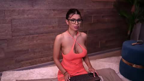 Latina online show from 10.13.25