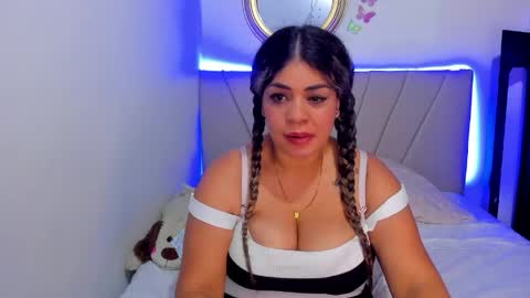 latinamav22 online show from 04.30.26