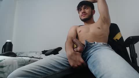 Snapshot of latinbunny7779 chatting on 12.11.24 camilo online show from 12.11.24