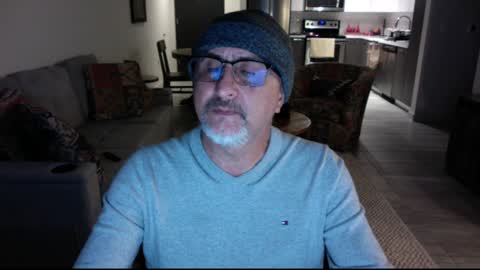 Snapshot of latinnous chatting on 12.27.24 QS - INDEPENDENT MODEL online show from 12.27.24