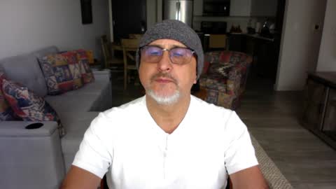 Snapshot of latinnous chatting on 01.19.25 QS - INDEPENDENT MODEL online show from 01.19.25