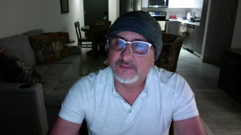 Snapshot of latinnous chatting on 01.22.25 QS - INDEPENDENT MODEL online show from 01.22.25