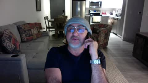 Snapshot of latinnous chatting on 02.04.25 QS - INDEPENDENT MODEL online show from 02.04.25