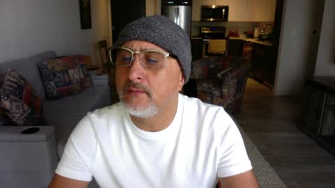 Snapshot of latinnous chatting on 02.06.25 QS - INDEPENDENT MODEL online show from 02.06.25