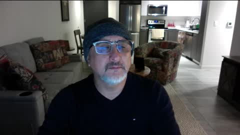 Snapshot of latinnous chatting on 02.10.25 QS - INDEPENDENT MODEL online show from 02.10.25