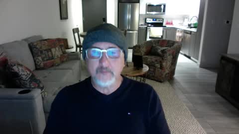 Snapshot of latinnous chatting on 02.10.25 QS - INDEPENDENT MODEL online show from 02.10.25