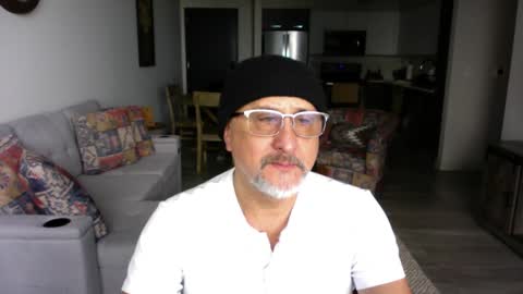 Snapshot of latinnous chatting on 02.16.25 QS - INDEPENDENT MODEL online show from 02.16.25