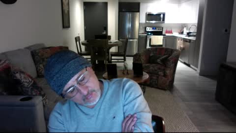 Snapshot of latinnous chatting on 02.18.25 QS - INDEPENDENT MODEL online show from 02.18.25