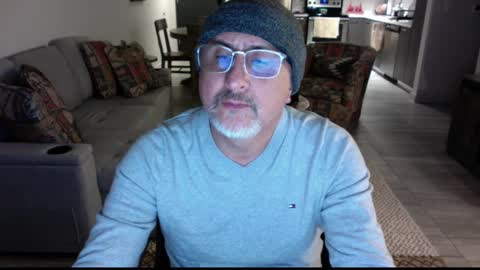 Snapshot of latinnous chatting on 02.24.25 QS - INDEPENDENT MODEL online show from 02.24.25