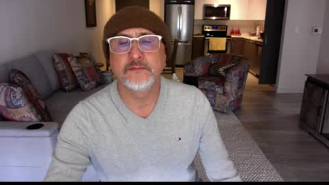 Snapshot of latinnous chatting on 02.28.25 QS - INDEPENDENT MODEL online show from 02.28.25