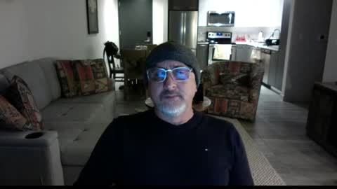 Snapshot of latinnous chatting on 03.04.25 QS - INDEPENDENT MODEL online show from 03.04.25