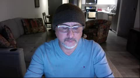 Snapshot of latinnous chatting on 03.05.25 QS - INDEPENDENT MODEL online show from 03.05.25