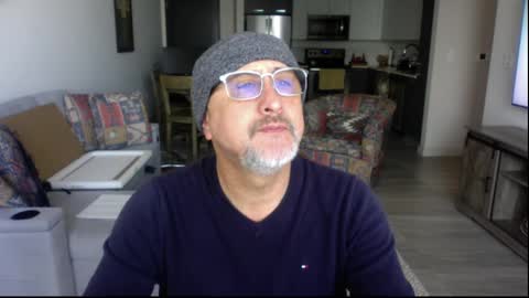 Snapshot of latinnous chatting on 03.09.25 QS - INDEPENDENT MODEL online show from 03.09.25