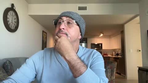 Snapshot of latinnous chatting on 03.11.25 QS - INDEPENDENT MODEL online show from 03.11.25