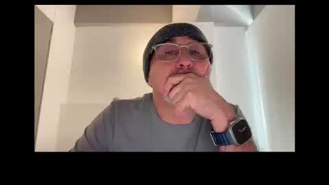 Snapshot of latinnous chatting on 09.12.25 QS - INDEPENDENT MODEL online show from 09.12.25