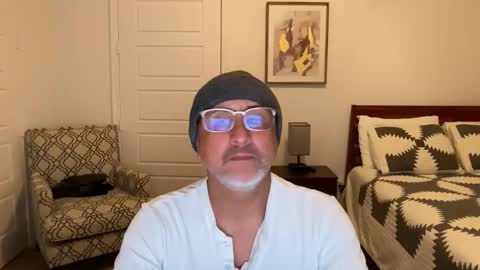 Snapshot of latinnous chatting on 10.14.25 QS - INDEPENDENT MODEL online show from 10.14.25