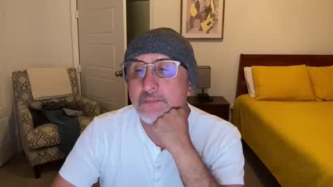 QS - INDEPENDENT MODEL online show from 11.20.25