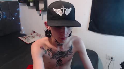 Snapshot of latins_boys_20 chatting on 12.18.24 NICK online show from 12.18.24