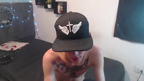 Snapshot of latins_boys_20 chatting on 12.20.24 NICK online show from 12.20.24