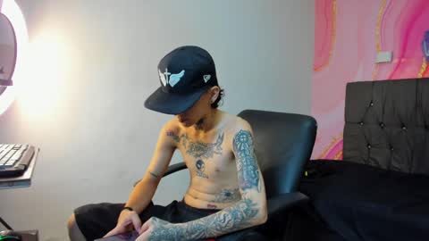 Snapshot of latins_boys_20 chatting on 10.02.25 NICK online show from 10.02.25