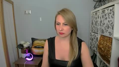 Latoya online show from 01.12.25