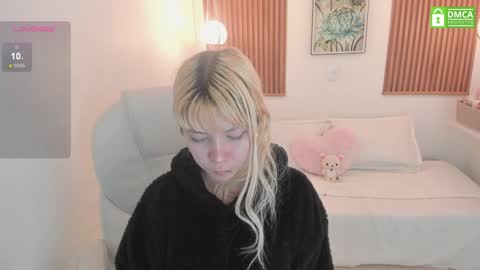 Snapshot of laukyubey chatting on 12.10.24 Laukyubey online show from 12.10.24
