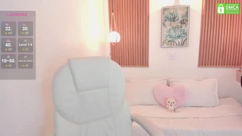 Snapshot of laukyubey chatting on 12.13.24 Laukyubey online show from 12.13.24