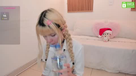 Snapshot of laukyubey chatting on 12.14.24 Laukyubey online show from 12.14.24