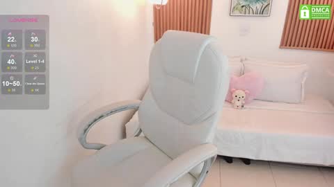 Snapshot of laukyubey chatting on 12.30.24 Laukyubey online show from 12.30.24