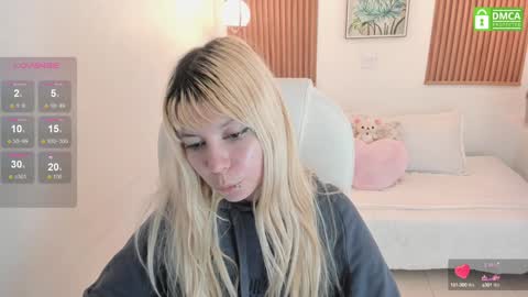 Snapshot of laukyubey chatting on 01.13.25 Laukyubey online show from 01.13.25