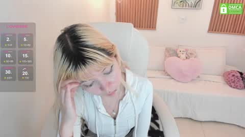 Snapshot of laukyubey chatting on 01.15.25 Laukyubey online show from 01.15.25