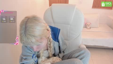 Snapshot of laukyubey chatting on 02.04.25 Laukyubey online show from 02.04.25