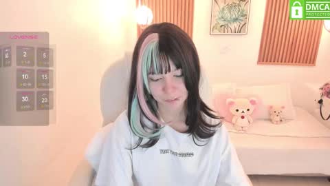 Snapshot of laukyubey chatting on 02.20.25 Laukyubey online show from 02.20.25