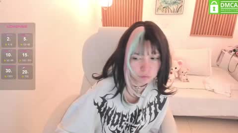 Snapshot of laukyubey chatting on 02.25.25 Laukyubey online show from 02.25.25