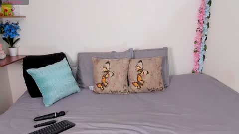 laura1__ online show from 02.08.25