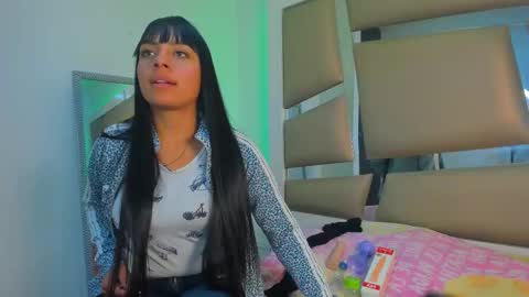 laura__js_ online show from 03.03.25