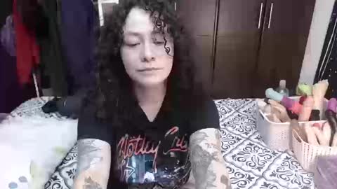 Snapshot of laura_anal_ chatting on 09.25.25 Wen online show from 09.25.25